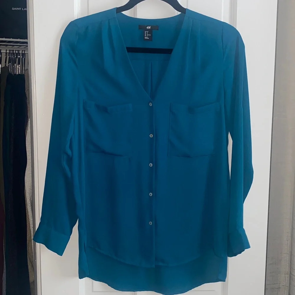 H&M button down blouse - Picture 1 of 4